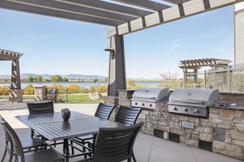 Outdoor community grills